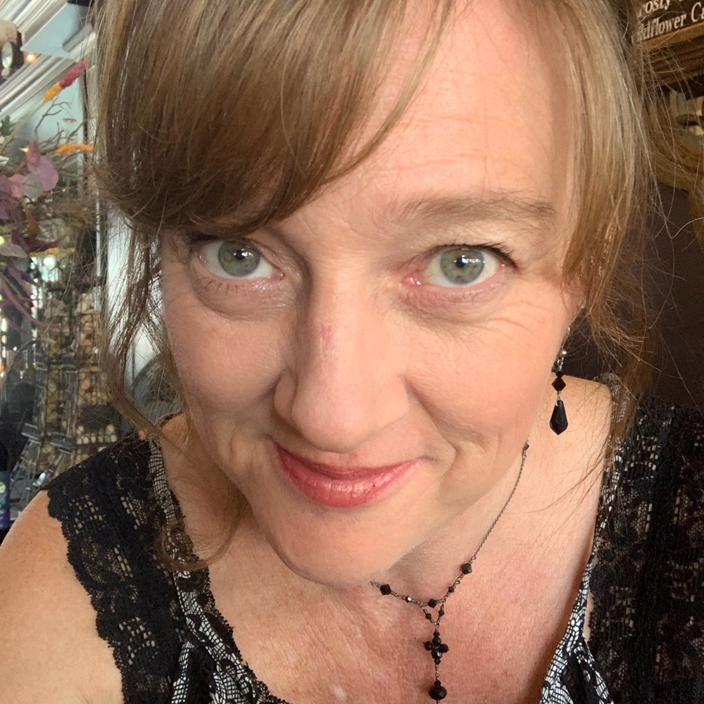 Meet your Posher, Jennifer